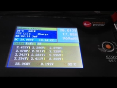 La batteria 12S LTO è in carica a 20A sul caricabatterie di bilanciamento C4012B